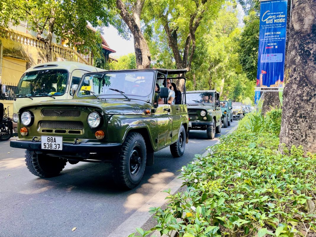 Motorbike City Tours – Hanoi Food and Sights Scooter Tours Led by Women  – Hanoi Vespa Tours – Motorbike Tours Hanoi – Hanoi Jeep Tours – Hanoi Bicycle Tours