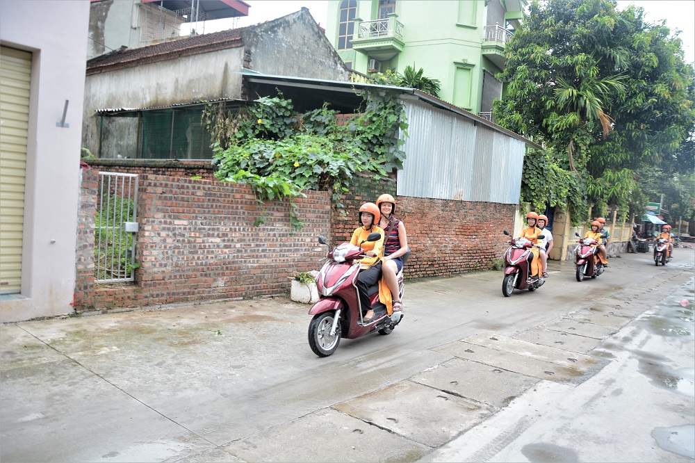MOTORBIKE CITY TOURS – Hanoi Food and Sights Scooter Tours Led by Women - Hanoi Motorcycle tours, Hanoi Vespa Tours, Hanoi Scooter tours, Hanoi Moped tours, Hanoi Motorbike Tours