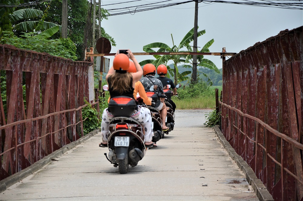 MOTORBIKE CITY TOURS – Hanoi Food and Sights Scooter Tours Led by Women - Hanoi Motorcycle tours, Hanoi Vespa Tours, Hanoi Scooter tours, Hanoi Moped tours, Hanoi Motorbike Tours