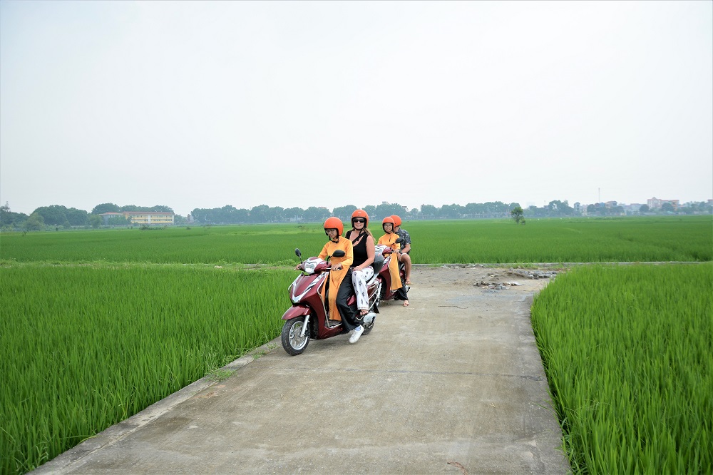 MOTORBIKE CITY TOURS – Hanoi Food and Sights Scooter Tours Led by Women - Hanoi Motorcycle tours, Hanoi Vespa Tours, Hanoi Scooter tours, Hanoi Moped tours, Hanoi Motorbike Tours