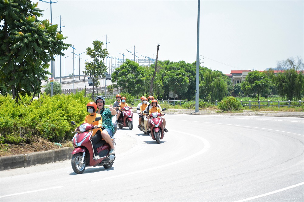 MOTORBIKE CITY TOURS – Hanoi Food and Sights Scooter Tours Led by Women - Hanoi Motorcycle tours, Hanoi Vespa Tours, Hanoi Scooter tours, Hanoi Moped tours, Hanoi Motorbike Tours