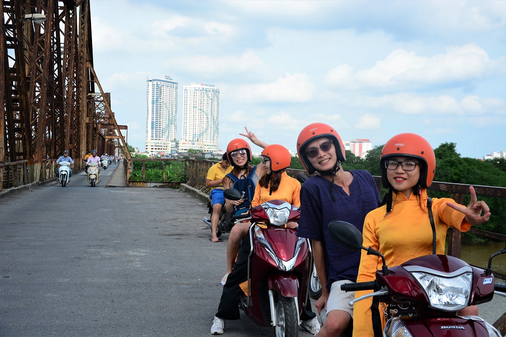 MOTORBIKE CITY TOURS – Hanoi Food and Sights Scooter Tours Led by Women - Hanoi Motorcycle tours, Hanoi Vespa Tours, Hanoi Scooter tours, Hanoi Moped tours, Hanoi Motorbike Tours