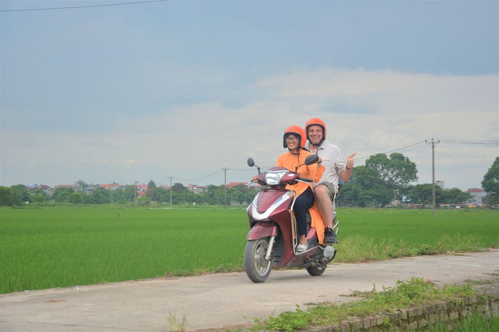 MOTORBIKE CITY TOURS – Hanoi Food and Sights Scooter Tours Led by Women - Hanoi Motorcycle tours, Hanoi Vespa Tours, Hanoi Scooter tours, Hanoi Moped tours, Hanoi Motorbike Tours