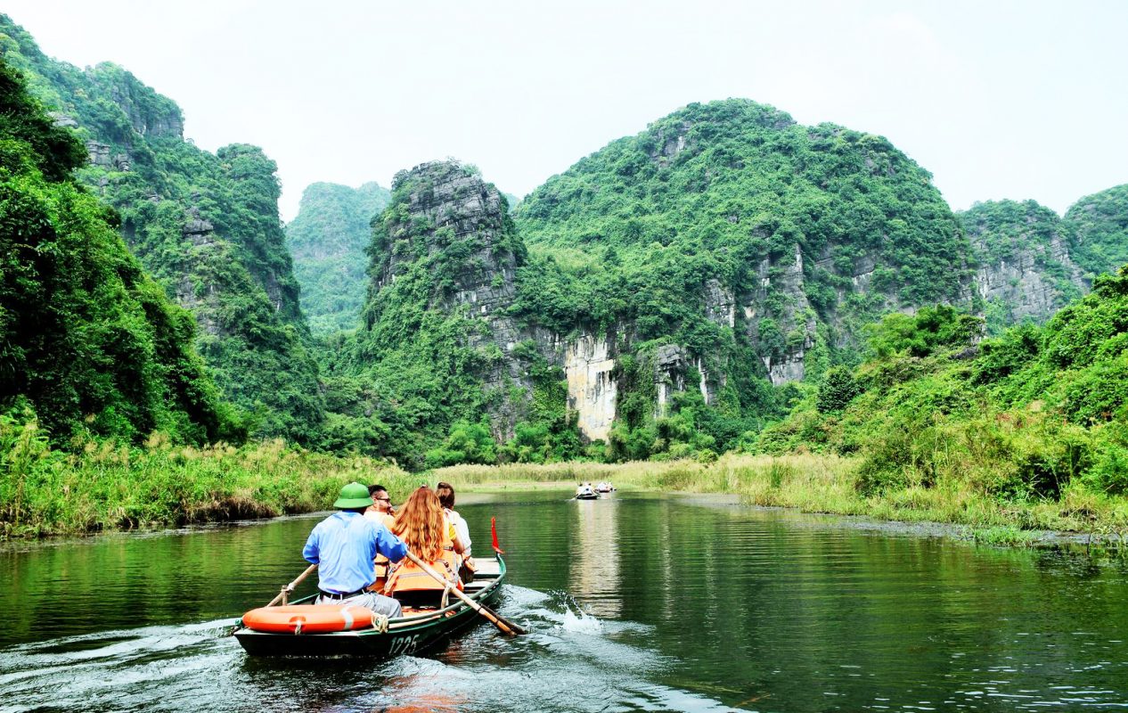 Motorbike City Tours – Hanoi Food and Sights Scooter Tours Led by Women  – Hanoi Vespa Tours – Motorbike Tours Hanoi – Hanoi Jeep Tours – Hanoi Bicycle Tours