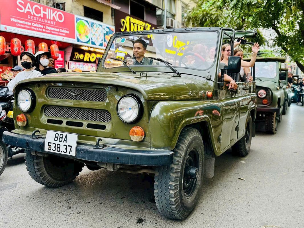 Motorbike City Tours – Hanoi Food and Sights Scooter Tours Led by Women  – Hanoi Vespa Tours – Motorbike Tours Hanoi – Hanoi Jeep Tours – Hanoi Bicycle Tours