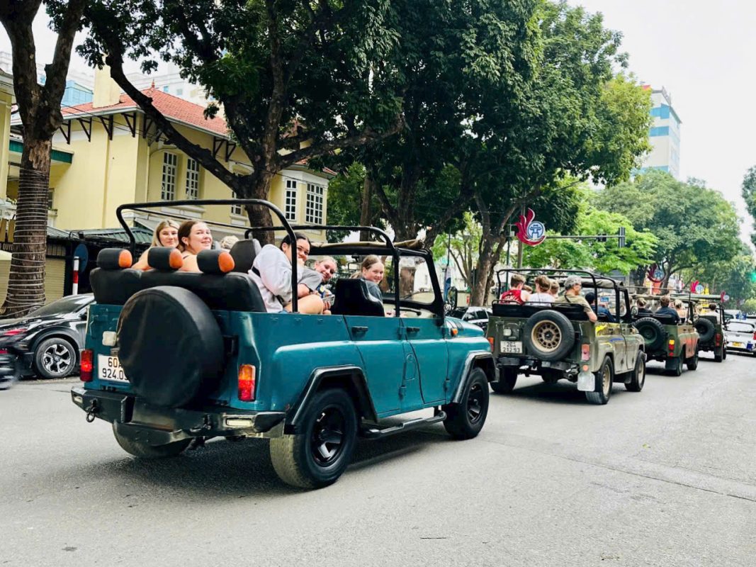 Motorbike City Tours – Hanoi Food and Sights Scooter Tours Led by Women  – Hanoi Vespa Tours – Motorbike Tours Hanoi – Hanoi Jeep Tours – Hanoi Bicycle Tours